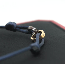 Lade das Bild in den Galerie-Viewer, Cartier Love Armband in 18KT Rosegold, Keramik &amp; Diamanten mit blauer Kordel
