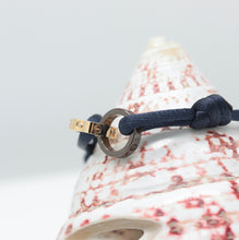 Lade das Bild in den Galerie-Viewer, Cartier Love Armband in 18KT Rosegold, Keramik &amp; Diamanten mit blauer Kordel
