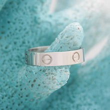 Lade das Bild in den Galerie-Viewer, Cartier Love Ring 18KT Weißgold mit Cartier Box &amp; Papiere in Gr. 66
