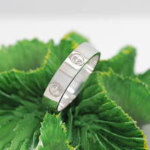 Lade das Bild in den Galerie-Viewer, Cartier Love Ring 18KT Weißgold mit Cartier Box &amp; Papiere in Gr. 66
