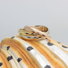 Lade das Bild in den Galerie-Viewer, Les must de Cartier Trinity Tricolour 18KT Gold mit Box &amp; Papiere in Gr. 52
