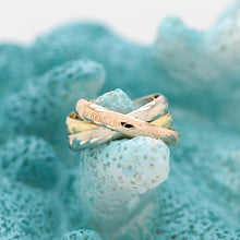 Lade das Bild in den Galerie-Viewer, Les must de Cartier Trinity Tricolour 18KT Gold mit Cartier Box in Gr. 52
