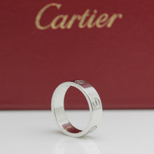 Lade das Bild in den Galerie-Viewer, Cartier Love Ring in 18KT Weißgold mit Cartier Box in Gr. 62
