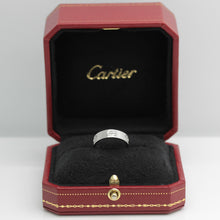Lade das Bild in den Galerie-Viewer, Cartier Love Ring in 18KT Weißgold mit Cartier Box in Gr. 53

