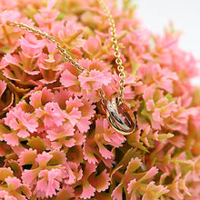 Lade das Bild in den Galerie-Viewer, Cartier Trinity Halskette in 18KT Gold Box
