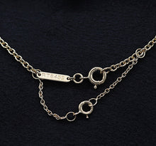 Lade das Bild in den Galerie-Viewer, Cartier Trinity Halskette in 18KT Gold Box
