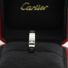 Lade das Bild in den Galerie-Viewer, Cartier Love Ring in 18KT Weißgold mit Cartier Box in Gr. 56
