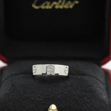 Lade das Bild in den Galerie-Viewer, Cartier Love Ring in 18KT Weißgold mit Cartier Box in Gr. 57
