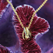 Lade das Bild in den Galerie-Viewer, Cartier Baby Trinity Halskette in 18KT Gold Box
