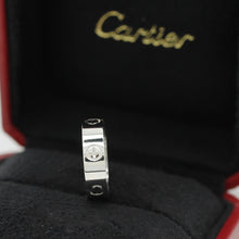 Lade das Bild in den Galerie-Viewer, Cartier Love Ring in 18KT Weißgold mit Cartier Box in Gr. 57
