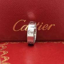 Lade das Bild in den Galerie-Viewer, Cartier Love Ring in 18KT Weißgold mit Cartier Box in Gr. 57
