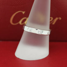 Lade das Bild in den Galerie-Viewer, Cartier Love Ring in 18KT Weißgold mit Cartier Box in Gr. 57
