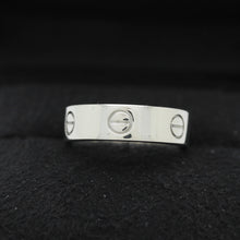 Lade das Bild in den Galerie-Viewer, Cartier Love Ring in 18KT Weißgold mit Cartier Box in Gr. 57
