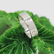 Lade das Bild in den Galerie-Viewer, Cartier Love Ring in 18KT Weißgold mit Cartier Box in Gr. 63
