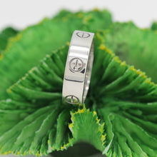 Lade das Bild in den Galerie-Viewer, Cartier Love Ring in 18KT Weißgold mit Cartier Box in Gr. 60
