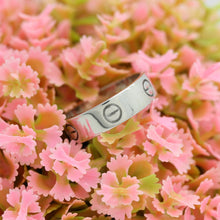 Lade das Bild in den Galerie-Viewer, Cartier Love Ring in 18KT Weißgold mit Cartier Box in Gr. 60
