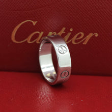 Lade das Bild in den Galerie-Viewer, Cartier Love Ring in 18KT Weißgold mit Cartier Box in Gr. 58
