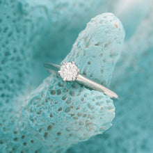 Lade das Bild in den Galerie-Viewer, Tiffany &amp; Co. Verlobungsring Platin 950- Gr.53 - Box &amp; Zertifikat 0,23 ct - VS2
