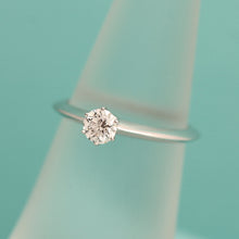 Lade das Bild in den Galerie-Viewer, Tiffany &amp; Co. Verlobungsring Platin 950-Gr.49 - Box &amp; Zertifikat 0.28 ct - VVS1
