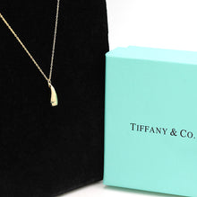 Lade das Bild in den Galerie-Viewer, Tiffany &amp; Co. Elsa Peretti &quot;Teardrop&quot; Halskette in 18KT Gold mit Box
