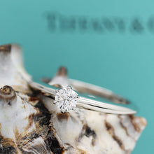 Lade das Bild in den Galerie-Viewer, Tiffany &amp; Co.Verlobungsring Platin 950 - Gr.51 - Box &amp; Zertifikat 0,22 ct - VS1
