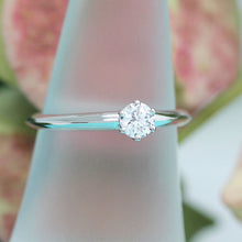 Lade das Bild in den Galerie-Viewer, Tiffany &amp; Co. Verlobungsring Platin 950-Gr.52 - Box &amp; Zertifikat 0.28 ct - VVS2
