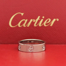 Lade das Bild in den Galerie-Viewer, Cartier Love Ring in 18KT Weißgold mit Cartier Box in Gr. 57
