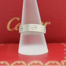 Lade das Bild in den Galerie-Viewer, Cartier Love Ring in 18KT Weißgold mit Cartier Box in Gr. 59
