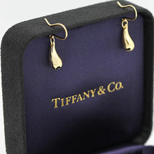 Lade das Bild in den Galerie-Viewer, Tiffany &amp; Co. Ohrringe Elsa Peretti &quot;Tropfen&quot; in 18KT Gelbgold
