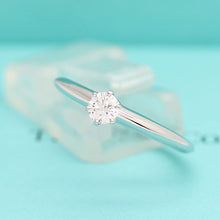 Lade das Bild in den Galerie-Viewer, Tiffany &amp; Co.Verlobungsring Platin 950 - Gr.51 - Box &amp; Zertifikat 0,22 ct - VS1
