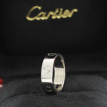 Lade das Bild in den Galerie-Viewer, Cartier Love Ring in 18KT Weißgold mit Cartier Box in Gr. 57
