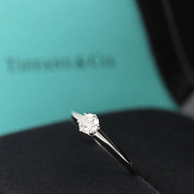 Lade das Bild in den Galerie-Viewer, Tiffany &amp; Co. Verlobungsring Platin 950-Gr.52 - Box &amp; Zertifikat 0.28 ct - VVS2
