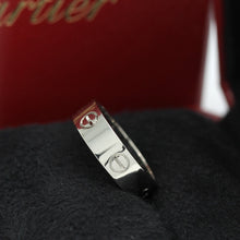Lade das Bild in den Galerie-Viewer, Cartier Love Ring in 18KT Weißgold mit Cartier Box in Gr. 59
