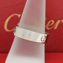 Lade das Bild in den Galerie-Viewer, Cartier Love Ring in 18KT Weißgold mit Cartier Box in Gr. 57
