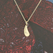 Lade das Bild in den Galerie-Viewer, Tiffany &amp; Co. Elsa Peretti &quot;Teardrop&quot; Halskette in 18KT Gold mit Box
