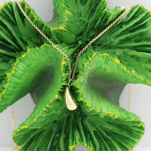 Lade das Bild in den Galerie-Viewer, Tiffany &amp; Co. Elsa Peretti &quot;Teardrop&quot; Halskette in 18KT Gold mit Box
