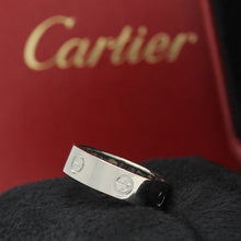 Lade das Bild in den Galerie-Viewer, Cartier Love Ring in 18KT Weißgold mit Cartier Box in Gr. 57
