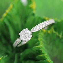 Lade das Bild in den Galerie-Viewer, Tiffany &amp; Co. Verlobungsring Platin 950-Gr.52 - Box &amp; Zertifikat 0.41 ct - VS1
