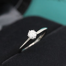 Lade das Bild in den Galerie-Viewer, Tiffany &amp; Co. Verlobungsring Platin 950-Gr.52 - Box &amp; Zertifikat 0.32 ct - VS2
