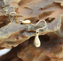Lade das Bild in den Galerie-Viewer, Tiffany &amp; Co. Ohrringe Elsa Peretti &quot;Tropfen&quot; in 18KT Gelbgold
